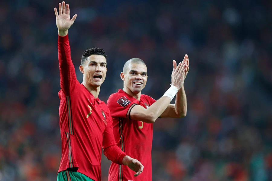 Ronaldo (38 tuổi), Pepe (40 tuổi) vẫn còn chơi cho đội tuyển Bồ Đào Nha.