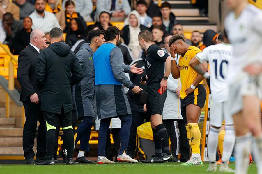 Chiếc thẻ đỏ của nunes đã bị loại bỏ vì FA xác định trọng tài sai lầm. ẢNH: GETTY