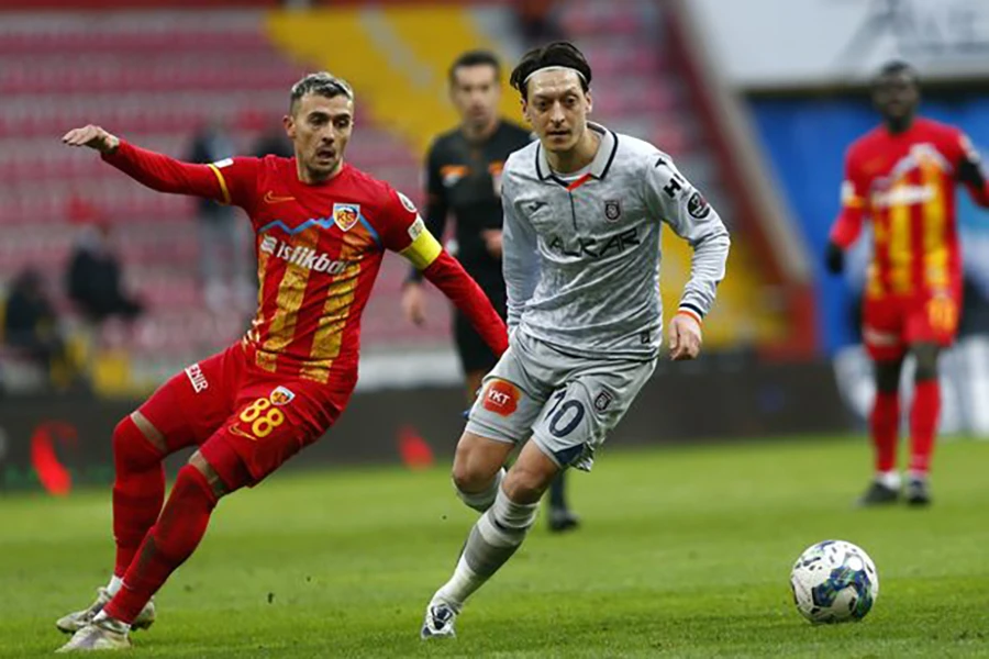 CLB cuối cùng Ozil thi đấu là Basaksehir. ẢNH: GETTY