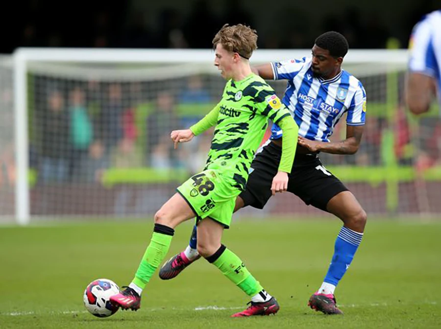 Charlie Savage trong màu áo Forest Green Rovers. ẢNH: PA