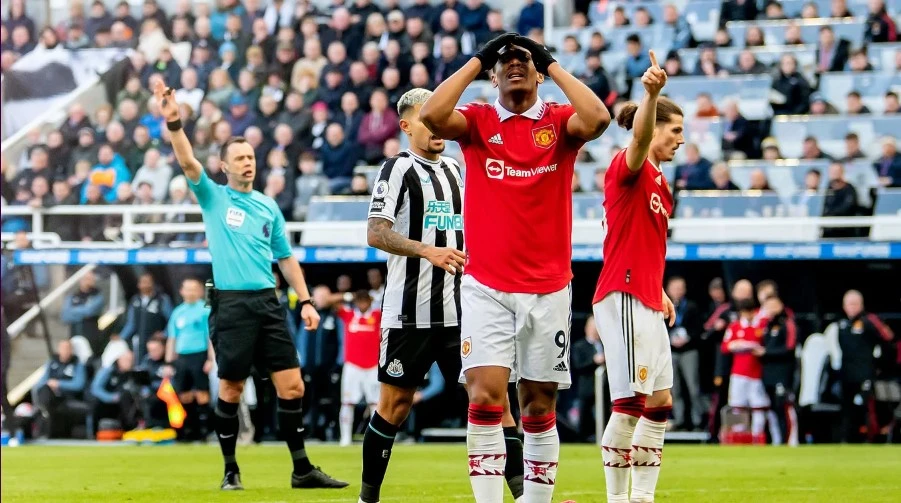 Sự bế tắc trong các pha tấn công đã làm cho Quỷ đỏ đánh mất vị trí top 3 vào tay đối thủ. Ảnh: Getty