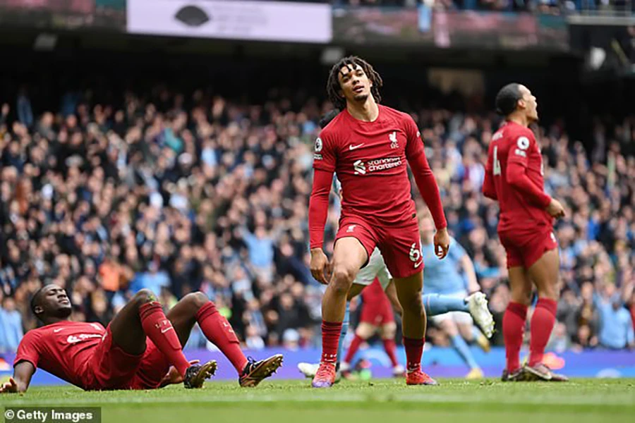 Trent Alexander-Arnold tấn công hay nhưng phòng ngự như "gã hề nghiệp dư". ẢNH: GETTY