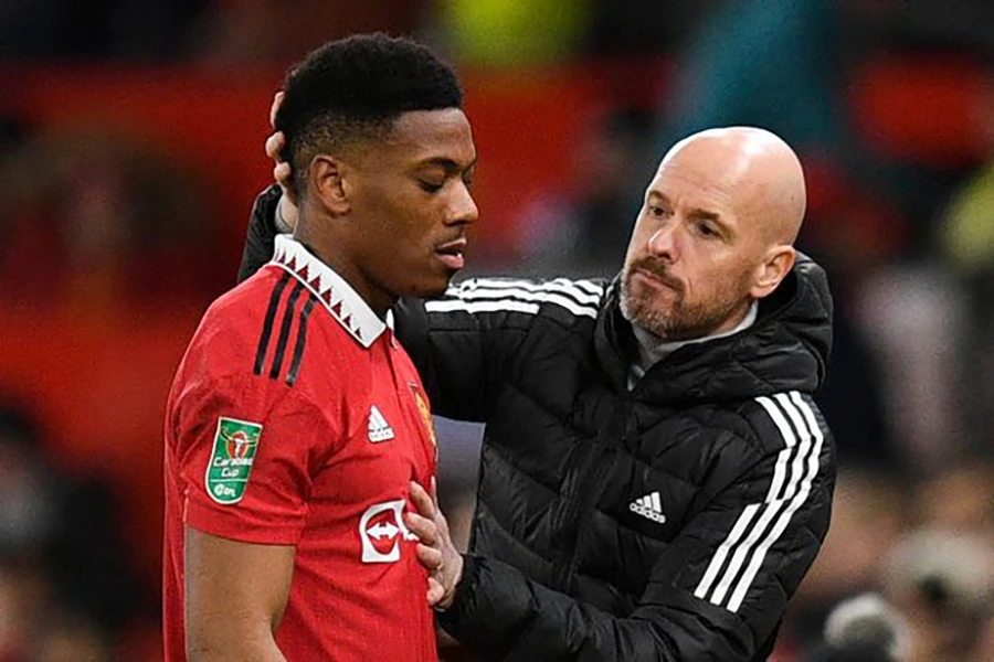 Ten Hag rất kiên nhẫn với Martial nhưng ngôi sao người Pháp không thể tỏa sáng một phần do chấn thương hành hạ. ẢNH: GETTY