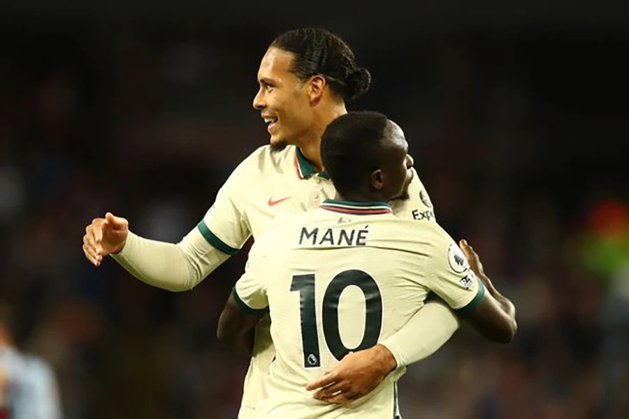 Tại Liverpool, Mane và Van Dijk đã làm nên lịch sử khi giành mọi danh hiệu vô địch. ẢNH: GETTY
