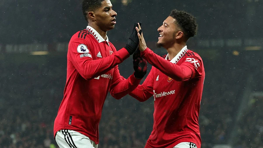Ten Hag kêu gọi Sancho chia sẻ trách nhiệm ghi bàn cùng Rashford. ẢNH: GETTY