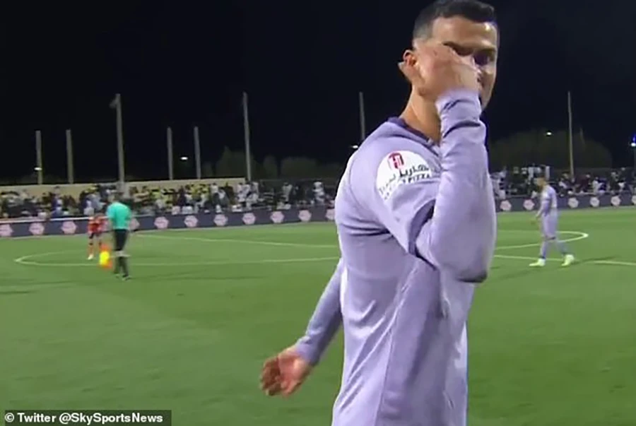 Đây không phải là lần đầu tiên Ronaldo bày tỏ sự thất vọng và tức giận sau một trận đấu của Al Nassr. ẢNH: SKY SPORTS