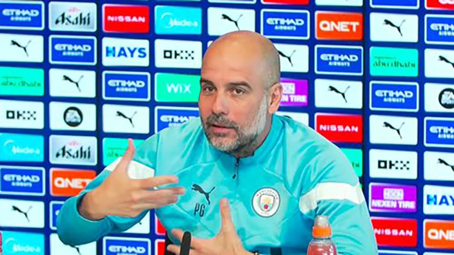 Pep Guardiola có những so sánh thú vị để trấn an các cầu thủ Man City. ẢNH: MIRROR