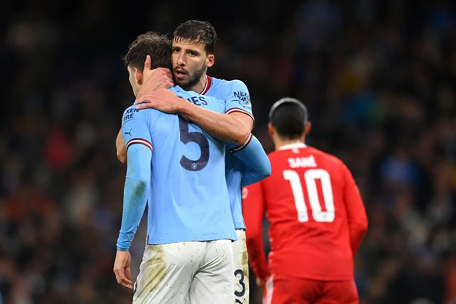 Bộ đôi trung vệ Ruben Dias và Jones Stones đã chơi rất tuyệt vời trước Bayern Munich. ẢNH: GETTY