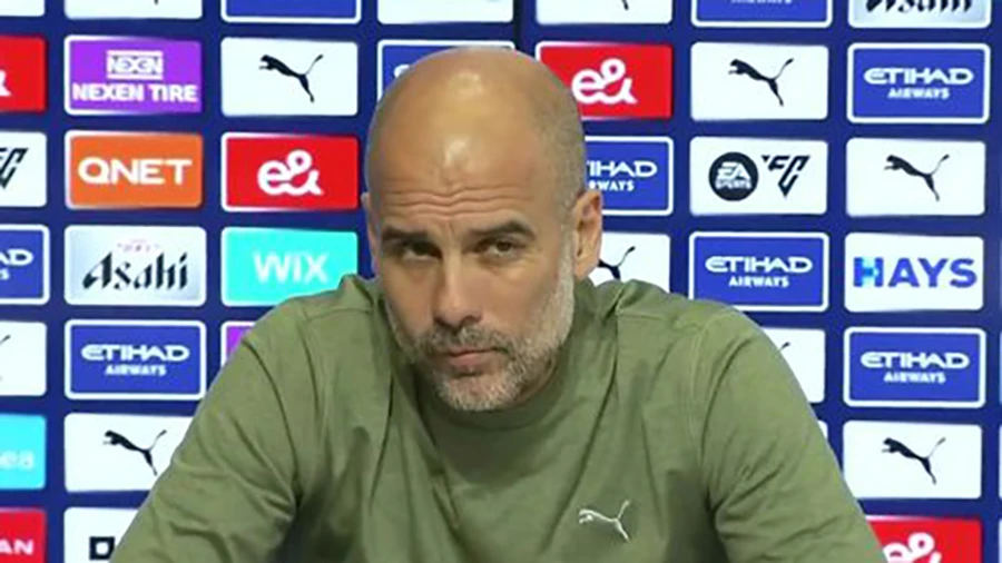 Guardiola hiểu sự thất vọng của De Bruyne nhưng ông muốn giữ thể lực cho tiền vệ người Bỉ này. ẢNH: MIRROR