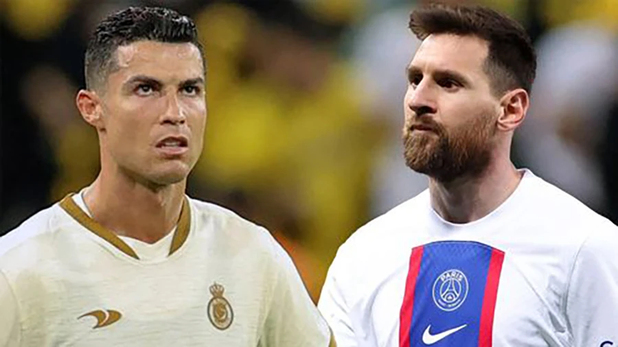Chữ ký của Ronaldo và Messi đã thay đổi cuộc đời của Peter Johnson. ẢNH: MIRROR
