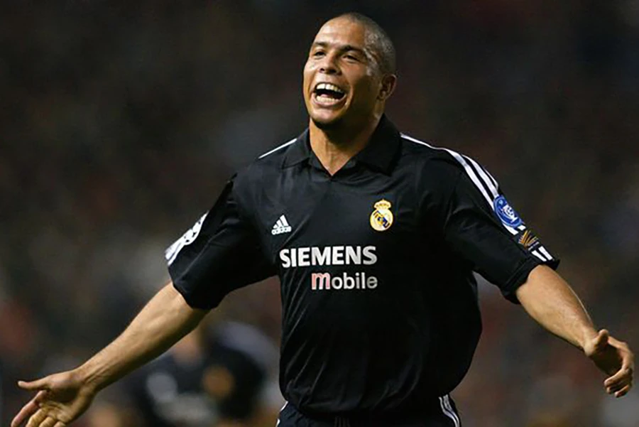 Ronaldo lập hat-trick trong trận đấu với MU vào năm 2003. ẢNH: PA