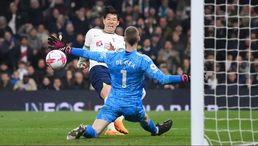 Tận dụng sai lầm hàng thủ của MU, Son Heung-min giúp Tottenham giữ lại 1 điểm quan trọng. Ảnh: Getty