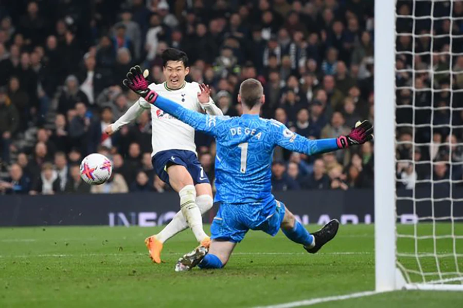 Son Heung-min ghi bàn gỡ hòa 2-2 cho Tottenham sau pha phản công chớp nhoáng. ẢNH: GETTY