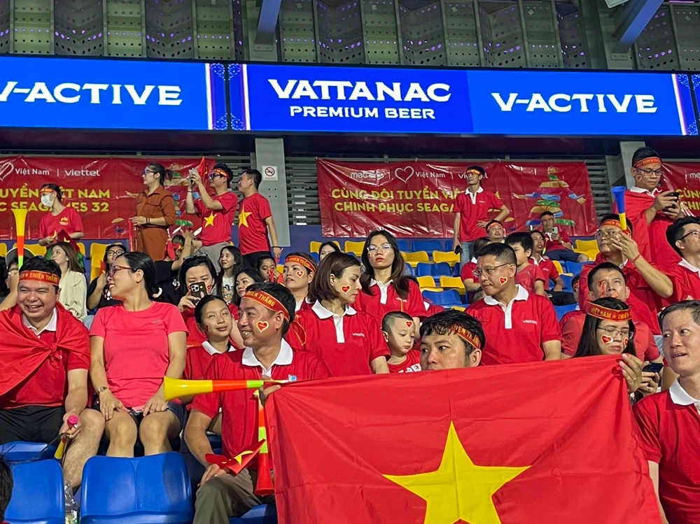 U-22 Việt Nam may mắn thắng Lào ảnh 12