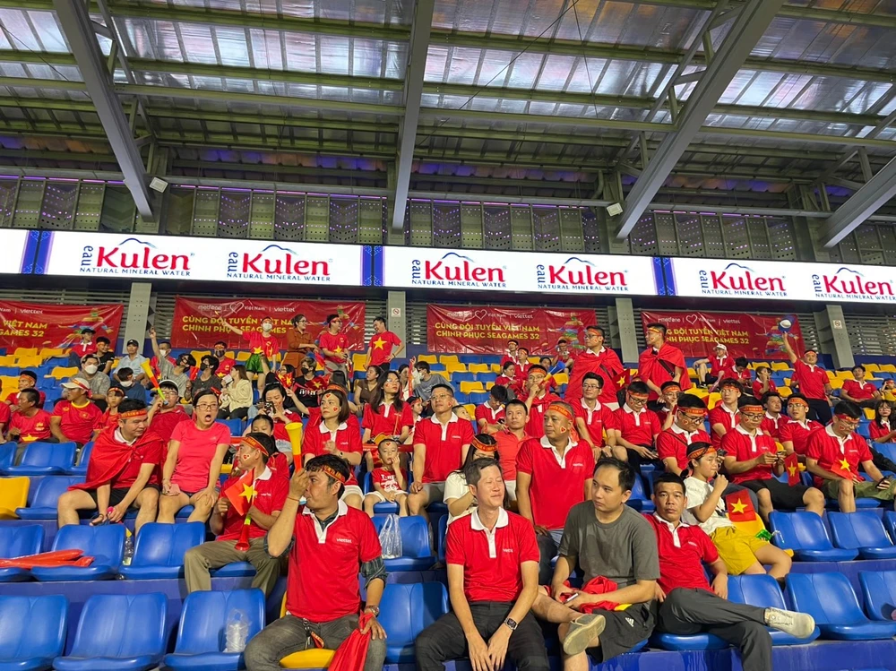 U-22 Việt Nam may mắn thắng Lào ảnh 13