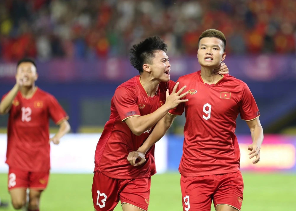 Văn Tùng "mở tài khoản" ở SEA Games 32 cho U-22 Việt Nam. ẢNH: ANH PHƯƠNG