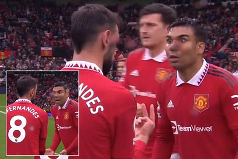 Casemiro và Bruno Fernandes lời qua tiếng lại sau trận đấu. ẢNH: DAILY STAR
