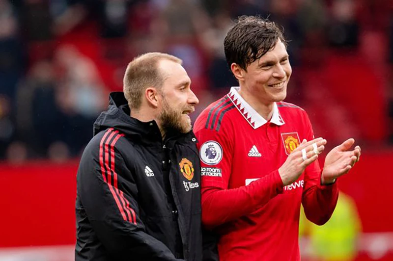 Lindelof đang chơi cực hay trong bối cảnh MU mất bộ đôi trung vệ Lisandro Martinez và Raphael Varane. ẢNH: GETTY Lindelof đang chơi cực hay trong bối cảnh MU mất bộ đôi trung vệ Lisandro Martinez và Raphael Varane. ẢNH: GETTY