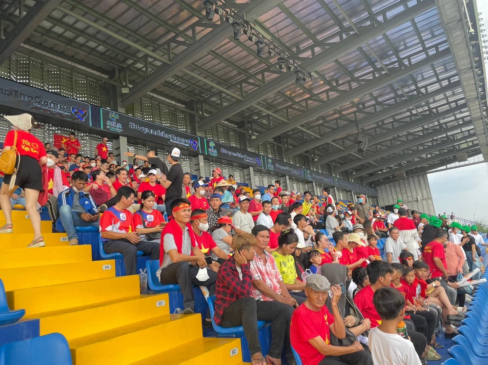 Hạ gục Singapore, U-22 Việt Nam dẫn đầu bảng B SEA Games 32 ảnh 11