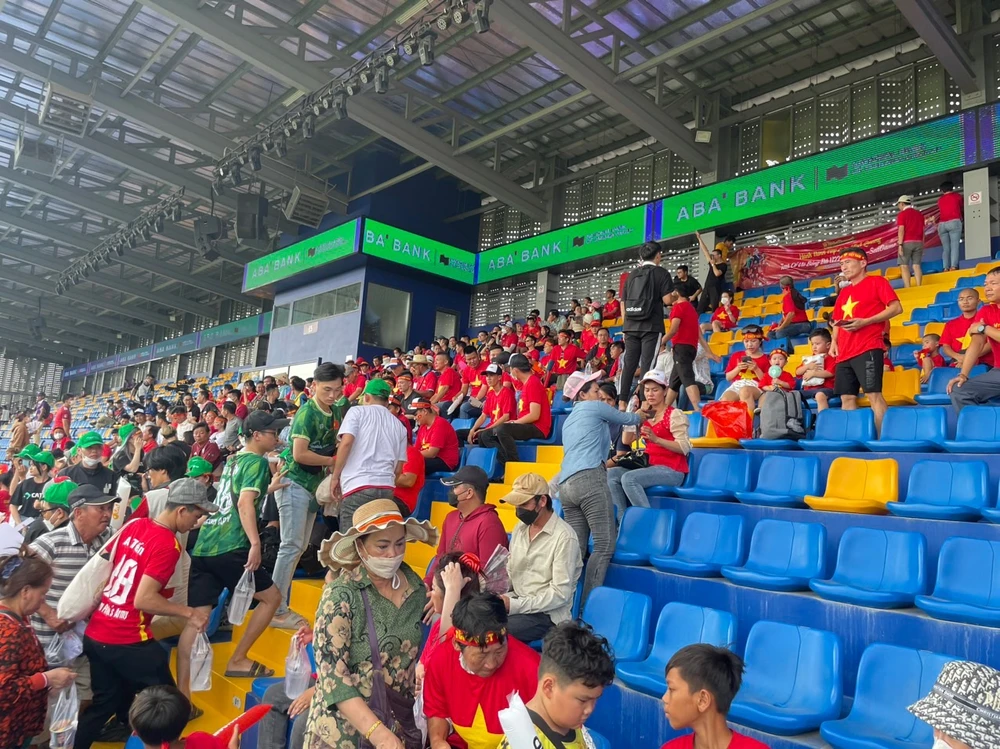 Hạ gục Singapore, U-22 Việt Nam dẫn đầu bảng B SEA Games 32 ảnh 9