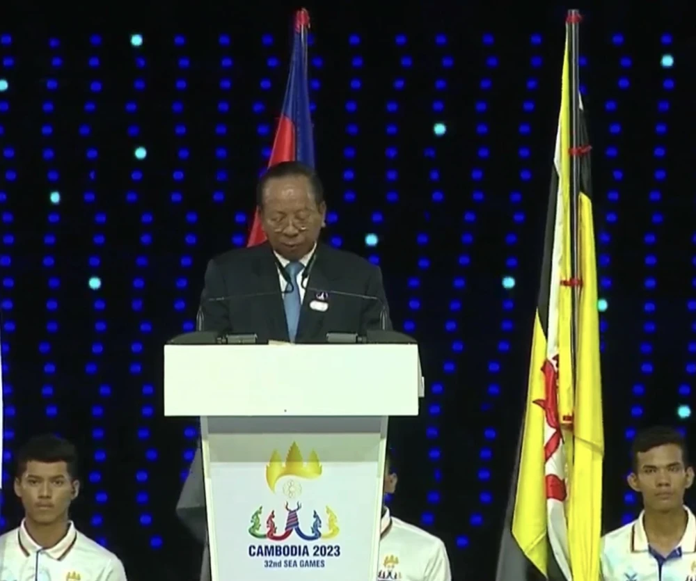 Tiếp đến là Nghi thức thượng cờ của SEA Games, cùng phần tuyên thể của VĐV và trọng tài tại SEA Games 32. Các lãnh đạo Campuchia, cùng Phó chủ tịch thứ nhất Ủy Ban Olympic phát biểu trong lễ khai mạc SEA Games 32.
