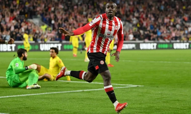 Ở trận lượt đi, Brentford thắng đậm Liverpool trên sân nhà Gtech Community. Ảnh: Getty