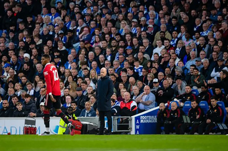 Ten Hag rất tức giận sau trận thua của MU. ẢNH: GETTY