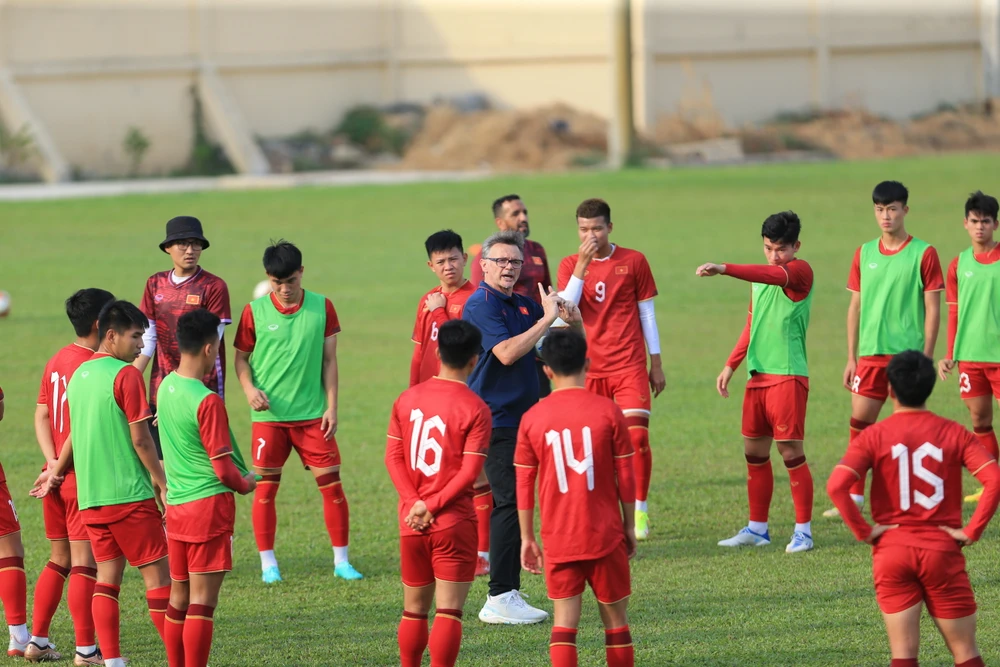 HLV Philippe Troussier đã chuẩn bị sẵn sàng cho các học trò quyết đấu với Malaysia. ẢNH: ANH PHƯƠNG