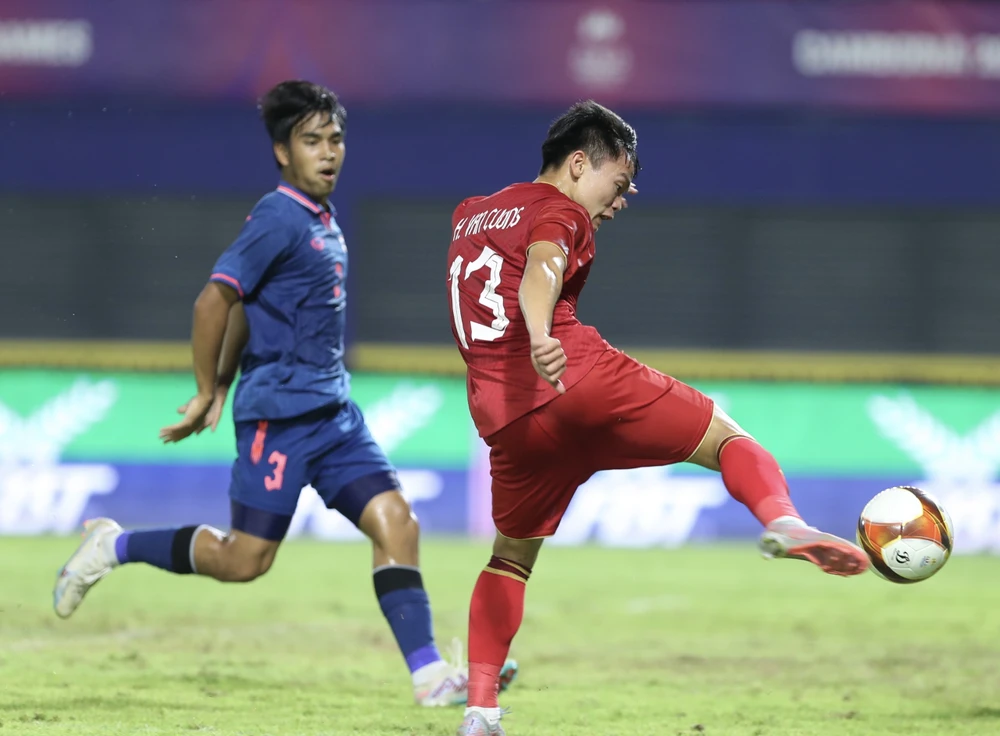 Văn Cường nỗ lực bất thành.