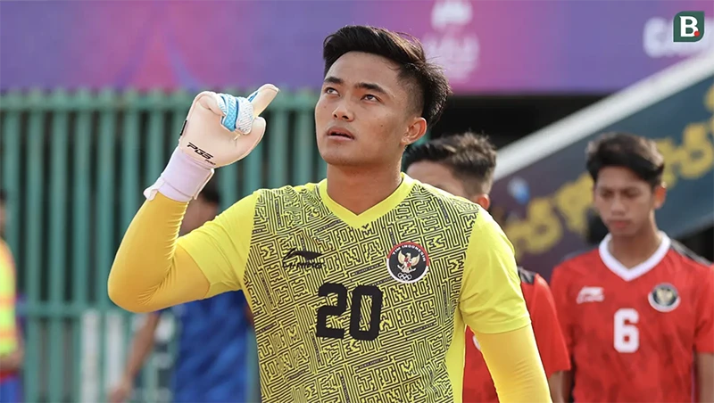 Thủ môn Ernando Ari là chốt chặn đáng tin cậy của U-22 Indonesia. ẢNH: BOLA