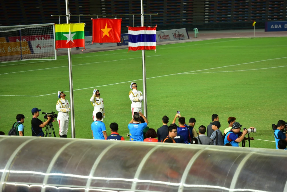 Lễ cử quốc ca Việt Nam, quốc gia giành HCV bóng đá nữ SEA Games 32.