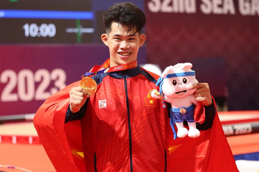 Lực sĩ trẻ Trần Minh Trí xuất thần phá kỷ lục SEA Games. Ảnh: ANH PHƯƠNG