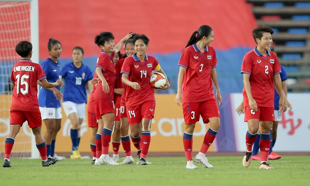 Tuyển nữ Thái Lan thắng dễ Campuchia 6-0.