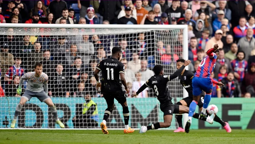 Bournemouth tự làm khó mình khi để thua liên tiếp trên sân nhà. Ảnh: Getty