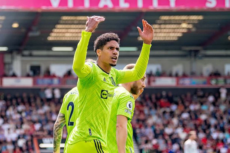 Sự trở lại kịp thời của Varane sau chấn thương giúp hàng thủ của MU vững chắc hơn. ẢNH: GETTY