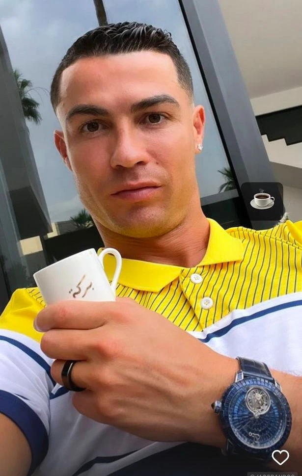 Ronaldo khoe chiếc đồng hồ sang chảnh với 584 triệu người hâm mộ theo dõi anh trên Instagram. ẢNH: INSTAGRAM RONALDO