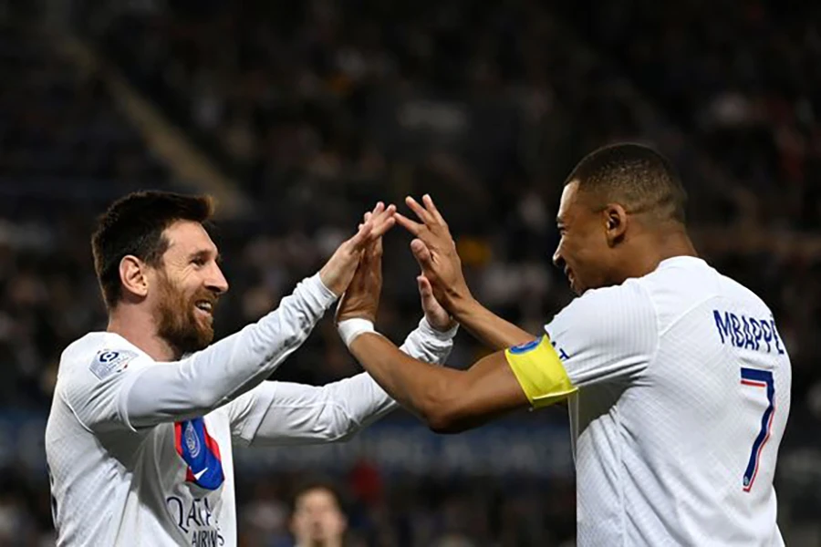 Kylian Mbappe đã kiến tạo cho Lionel Messi ghi bàn lập kỷ lục. ẢNH: GETTY Kylian Mbappe đã kiến tạo cho Lionel Messi ghi bàn lập kỷ lục. ẢNH: GETTY