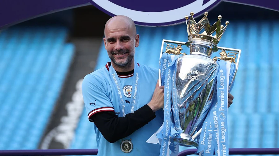 Pep Guardiola đang hướng đến cú ăn ba lịch sử cùng Man City sau danh hiệu đầu tiên Premier League mùa này. ẢNH: GETTY