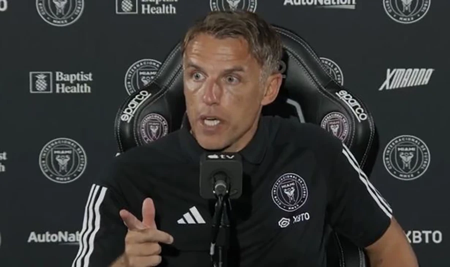 Neville từng giận dữ với các phóng viên. ẢNH: 90MIN