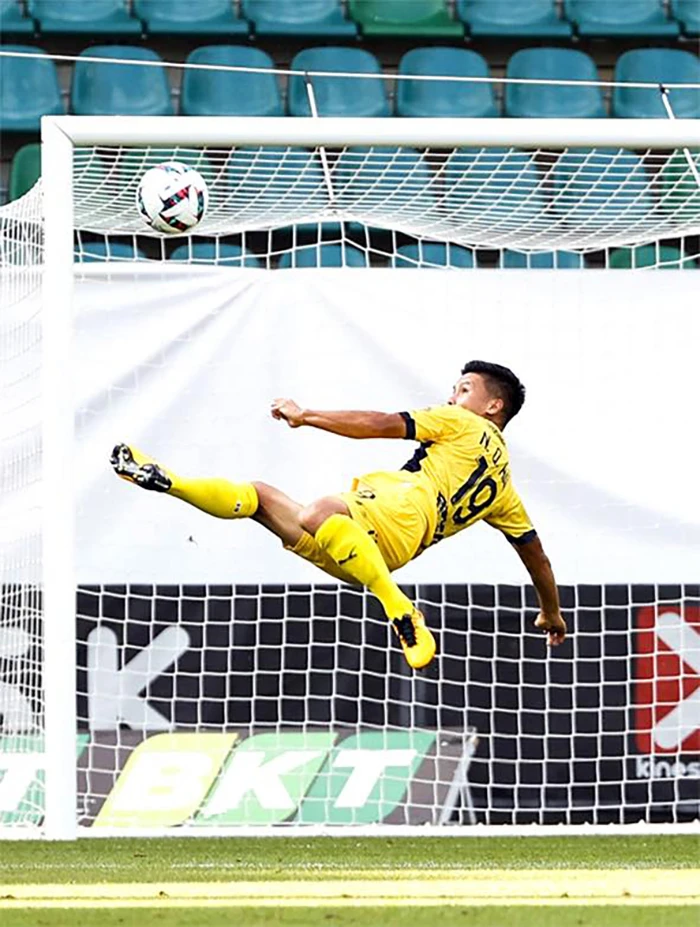 Quang Hải thi đấu không thành công ở Pau FC. ẢNH: Facebook Michele Donato Fersini