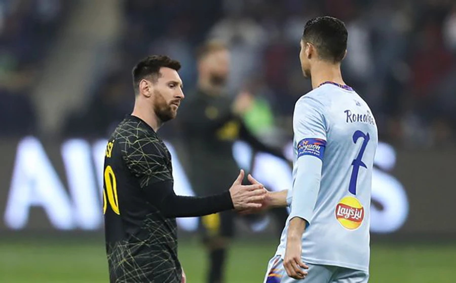 Lần cuối cùng Messi và Ronaldo đối đầu với nhau trên sân cỏ là trận giao hữu giữa PSG và Al Nassr tại Saudi Arabia vào đầu năm. ẢNH: REX