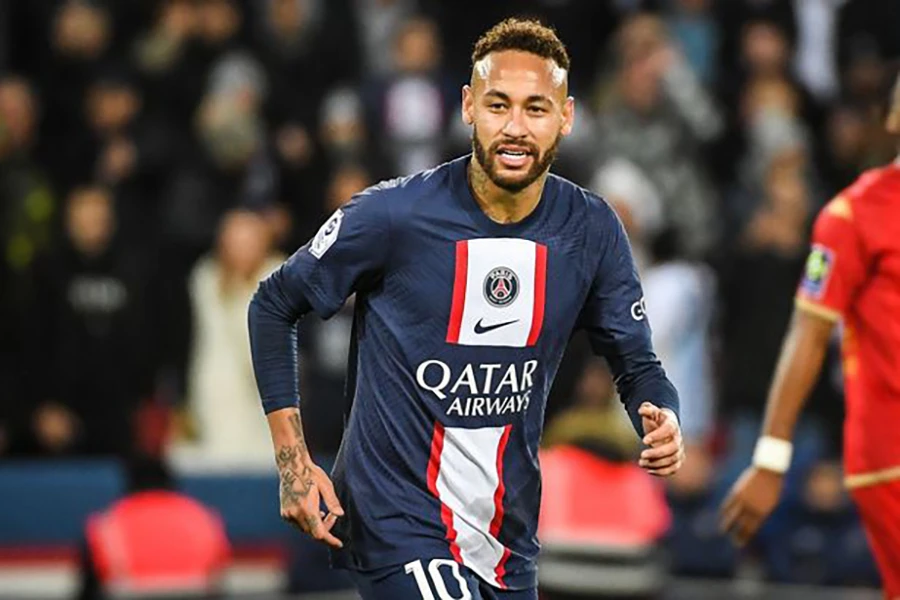 Neymar trên đường rời PSG. ẢNH: REX