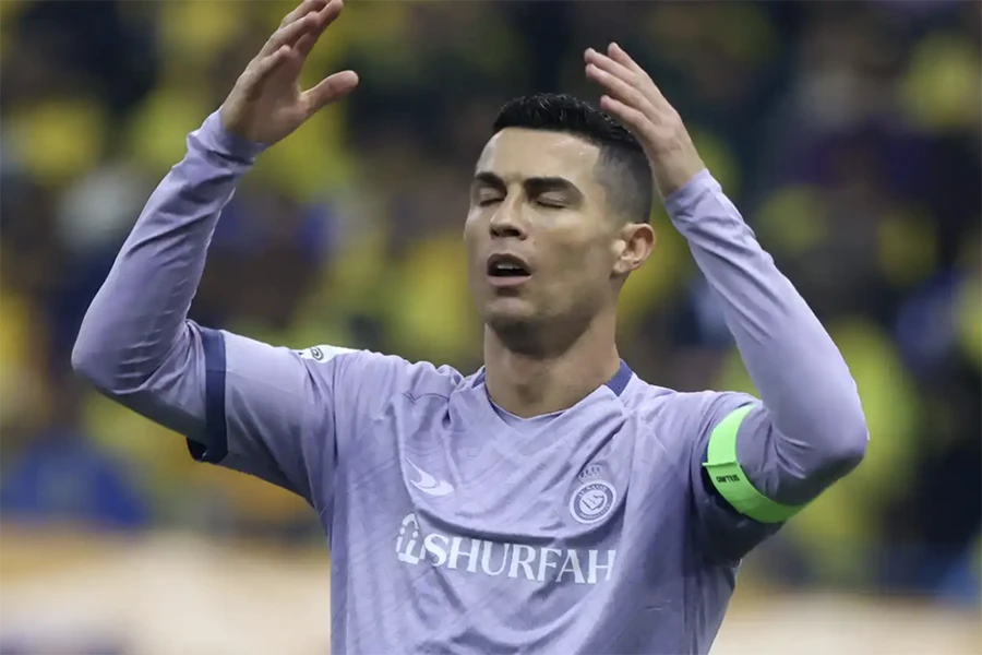 Ronaldo nhiều lần "để lại gương mặt cau có" trên sân cỏ. ẢNH: GETTY Ronaldo nhiều lần "để lại gương mặt cau có" trên sân cỏ. ẢNH: GETTY