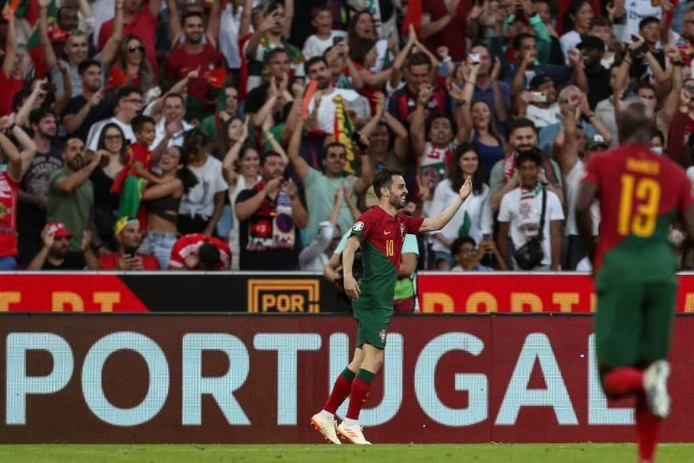 Bernardo Silva tiếp tục thăng hoa giúp Bồ Đào Nha có bàn thắng vươn lên dẫn trước. Ảnh: Reuters