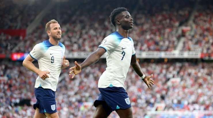 Bukayo Saka có trận đấu chói sáng khi lập hat-trick giúp tuyển Anh hủy diệt Bắc Macedonia 7-0.