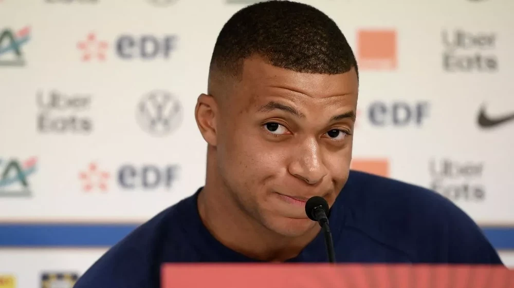 Mbappe từng khẳng định sẽ không gia hạn hợp đồng mà sẽ rời PSG dưới dạng chuyển nhượng tự do. ẢNH: MIRROR
