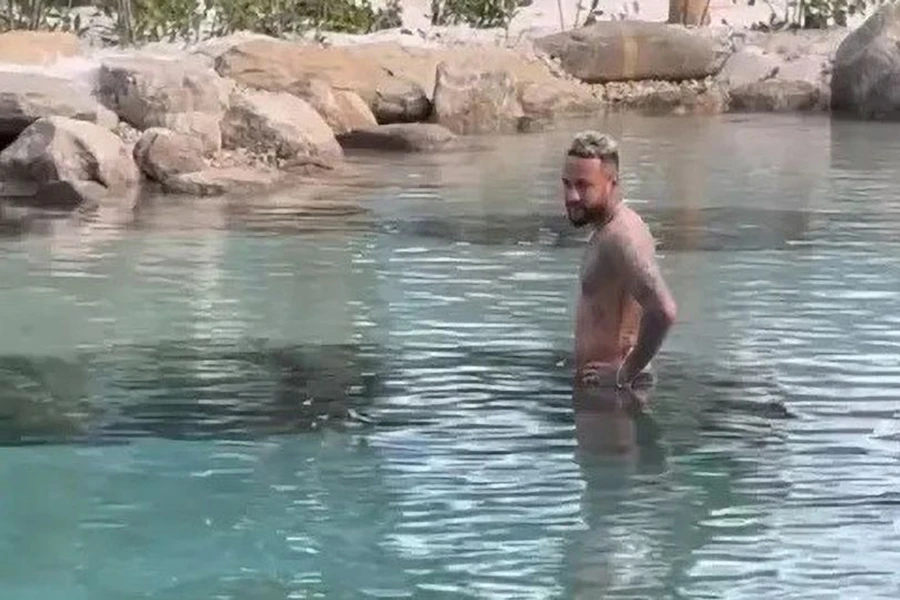 Neymar bị phạt nặng vì làm hồ nhân tạo. ẢNH: CEN