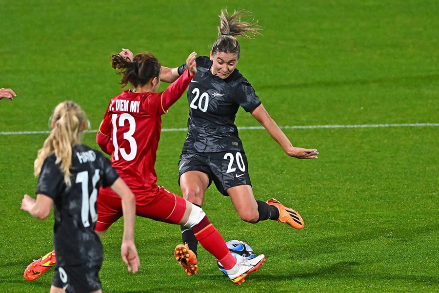 New Zealand đã chủ động bóp hẹp không gian chơi bóng.