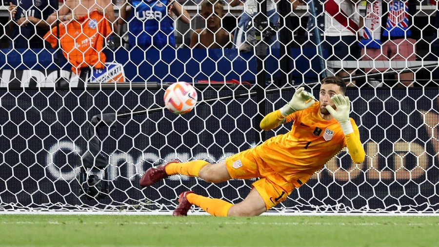 Matt Turner có khả năng bắt phạt đền đáng nể. ẢNH: GETTY