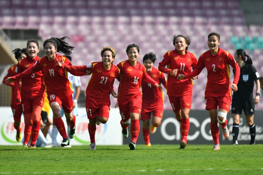 Tuyển nữ Việt Nam quyết tâm thi đấu với tinh thần cao nhất trước Mỹ. ẢNH: VFF